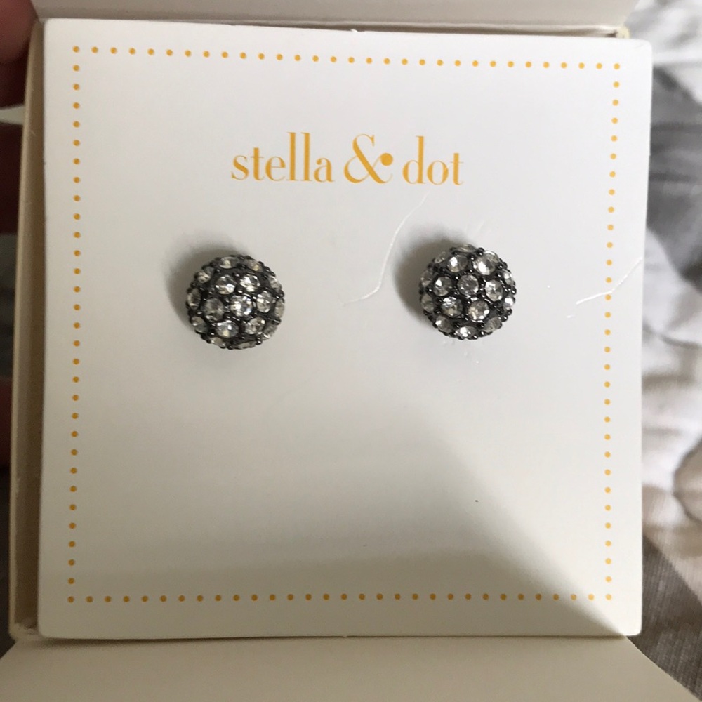 Post earrings